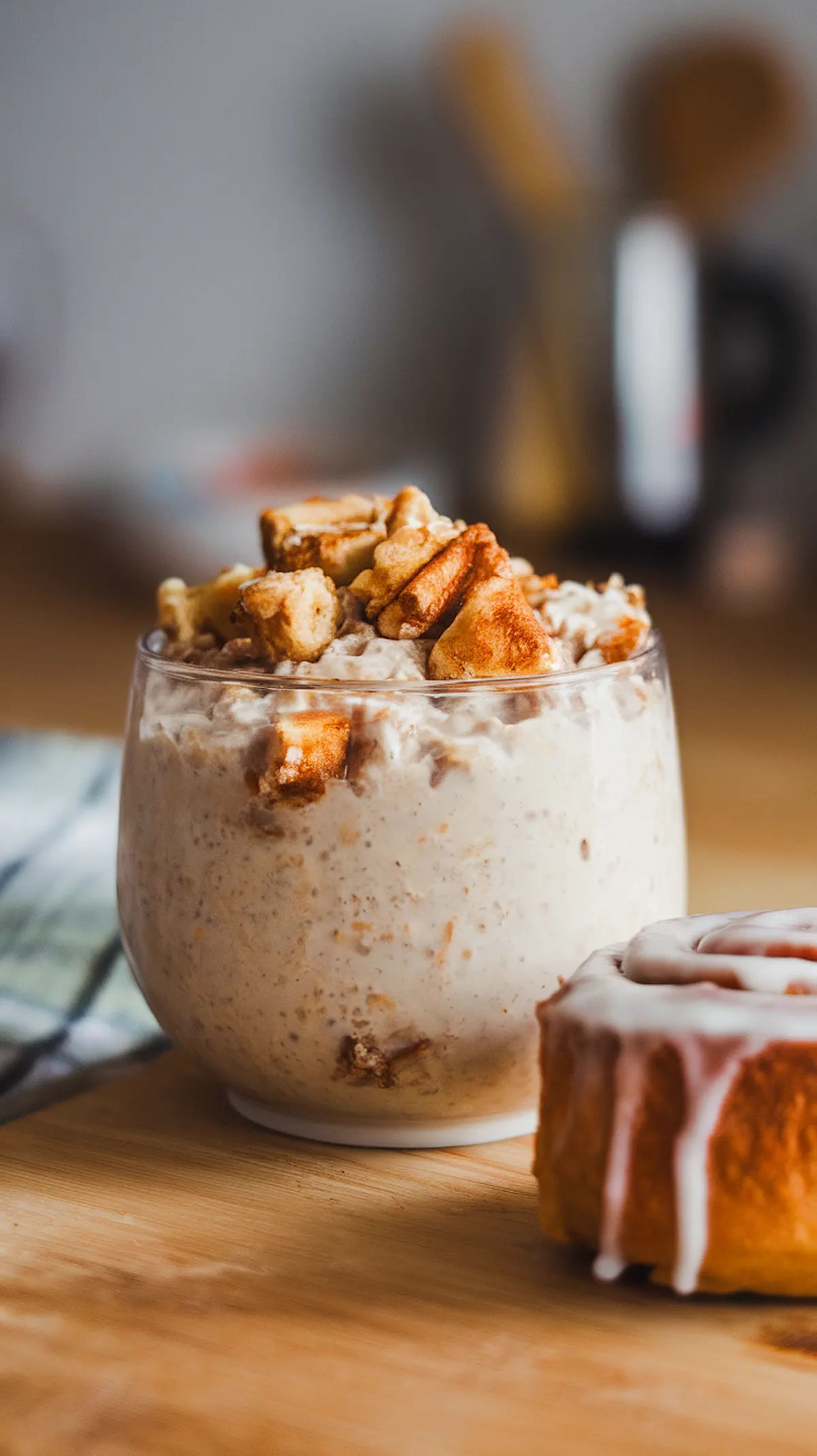 cinnamon roll protein overnight oats